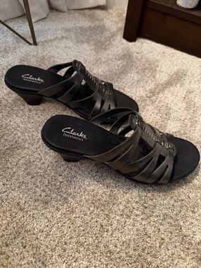 Clarks Bendables Black Strappy Mule Heels